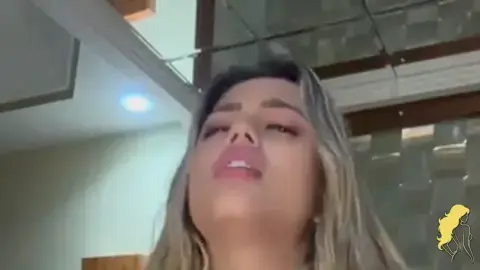 Karlyane Menezes levando piroca em cena de sexo amador
