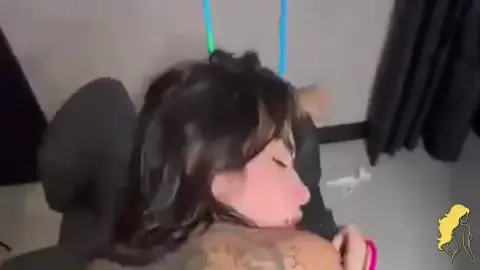 Ninfetinha Martina Oliveira pelada de quatro metendo gostoso