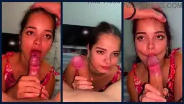 Novinha gostosa paga boquete guloso e toma pica
