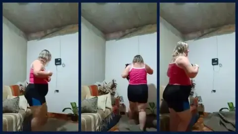 Coroa cavala madura sensual exibindo suas curvas generosas